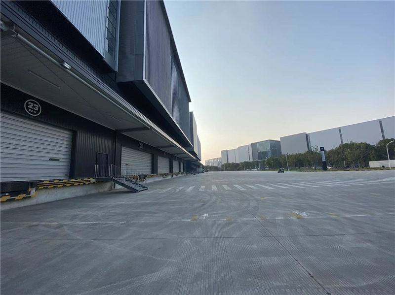 青浦徐泾2.5万平高平台全单层双边库有的场地大适合电商无税仓库出租