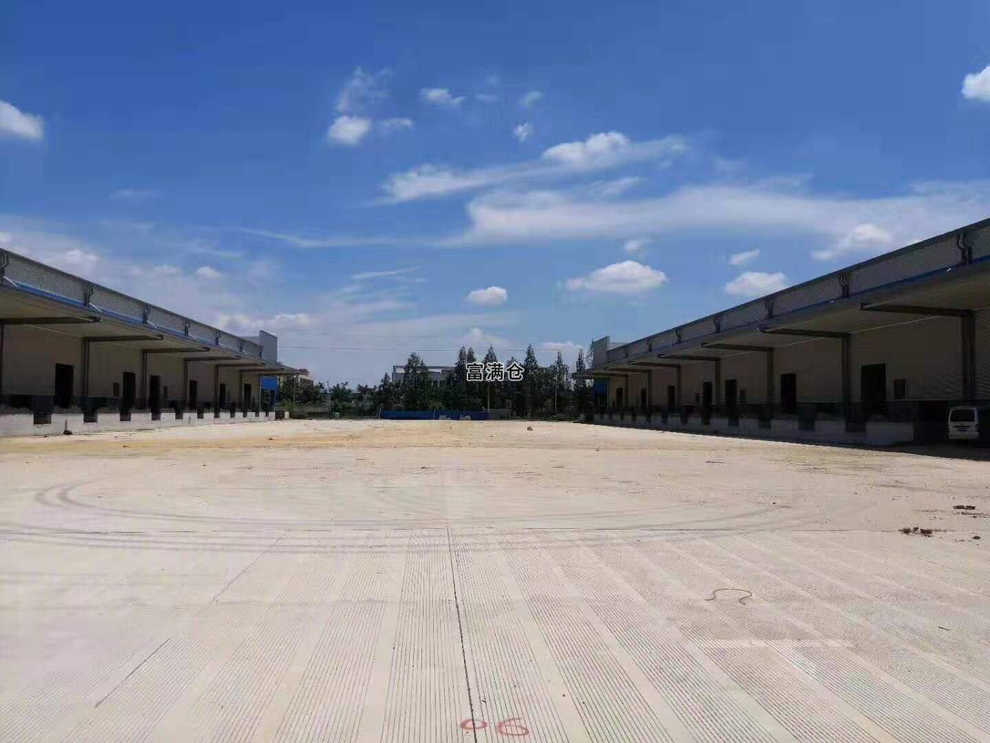 松江新桥仓库出租25000平米物流仓库高10米消防丙二类