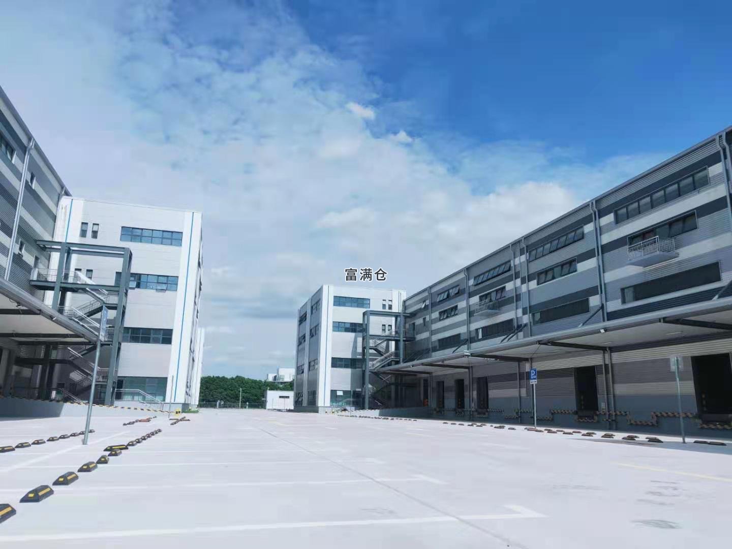 松江洞泾20000平方双边平台仓库出租无公摊和税收要求