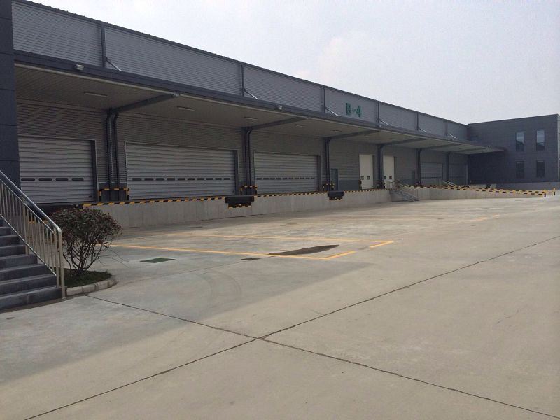 嘉定浏翔公路14000平米双边高平台库出租层高10米无税