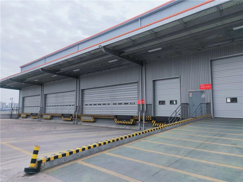 嘉定外冈1.2万平独门独院双边高平台库无税场地大仓库出租