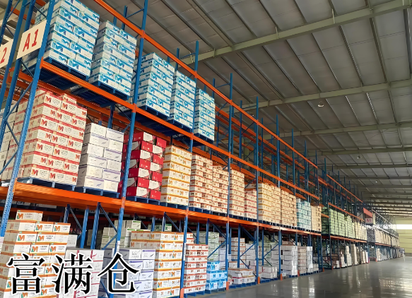 物流配送模式对电商仓库的运营成本有何影响？