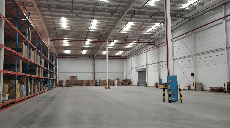 不同规模的企业在宝供物流地产仓库的收费上有何差异？