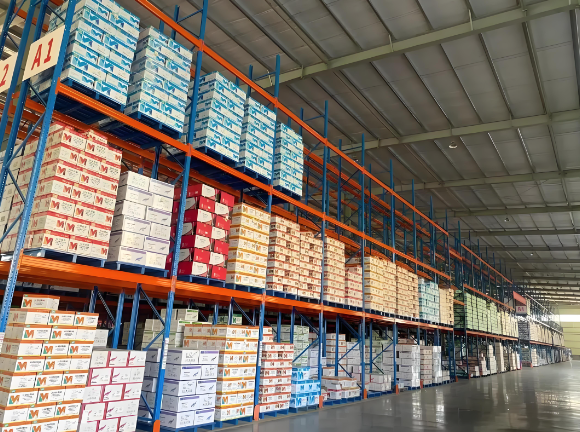 如何确保仓库储存管理流程中的数据准确性？