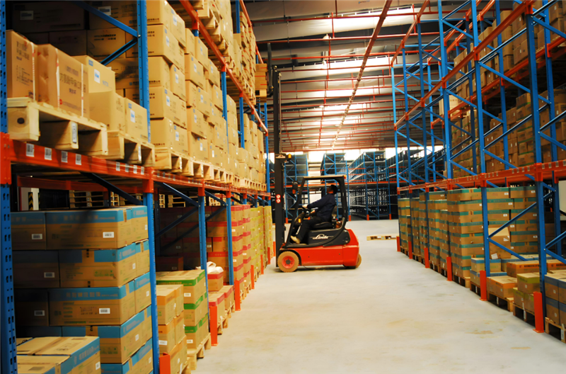 如何通过优化管理布局和技术手段提升仓库存储空间利用率节省成本