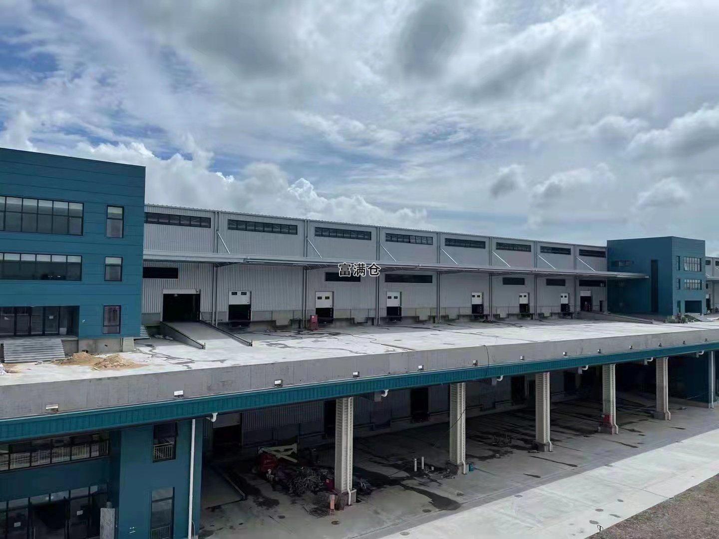 高台仓库的运营成本主要包括哪些方面？