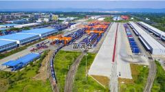 西部陆海新通道班列首次“进园区”